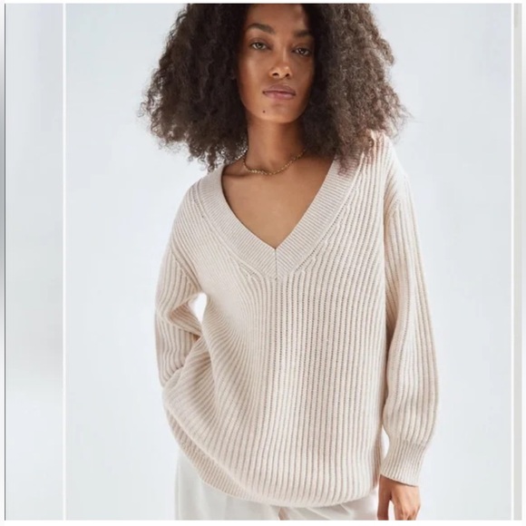 Aritzia Babaton chunky ribbed Vneck merino wool sweater - Picture 1 of 11